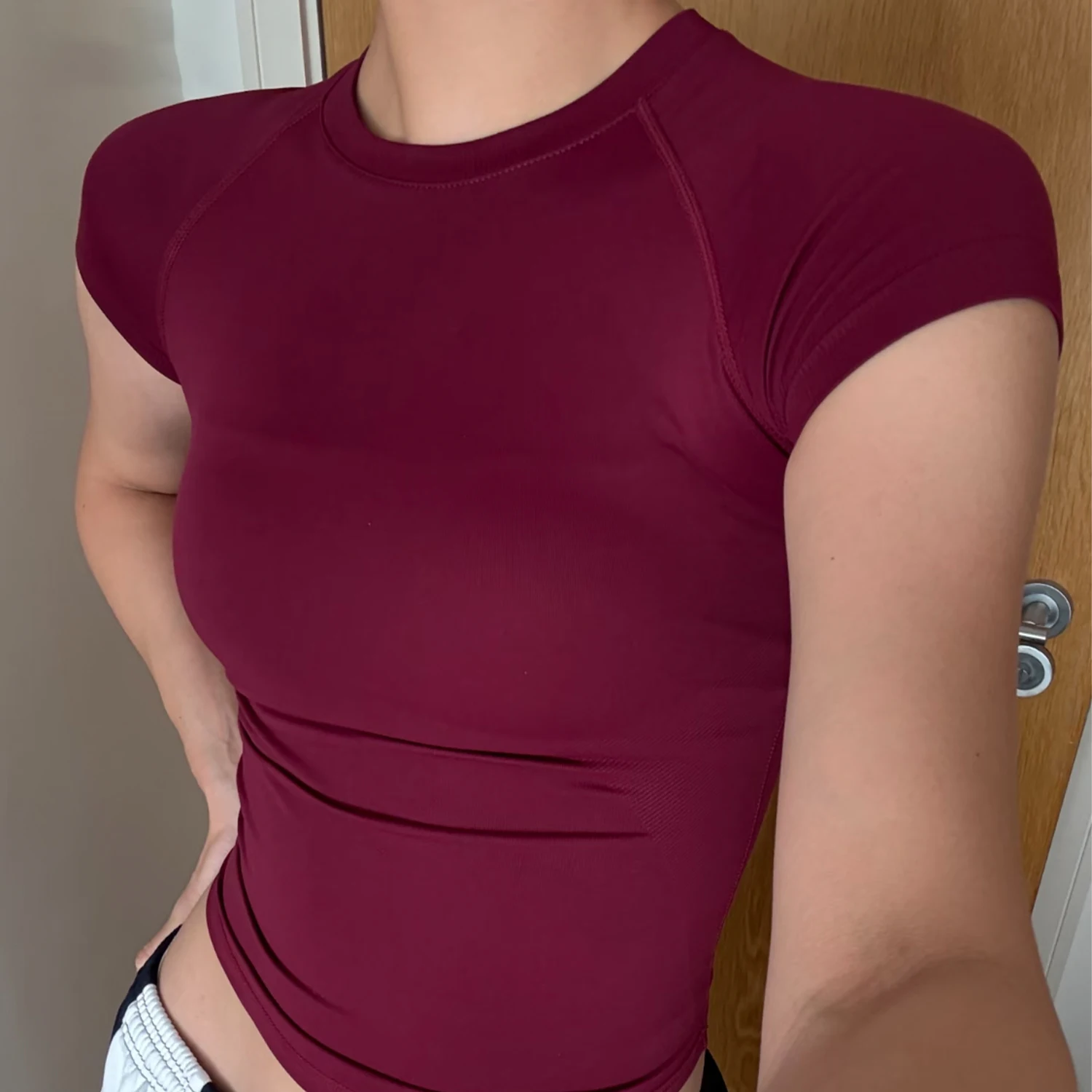 Short Sleeve Crop Top Women's Lightweight Yoga Workout Gym Shirt Longline Sports Stretchy Fitness Top 2 Short Sleeve Crop Top Women's Lightweight Yoga Workout Gym Shirt Longline Sports Stretchy Fitness Top - Image 2