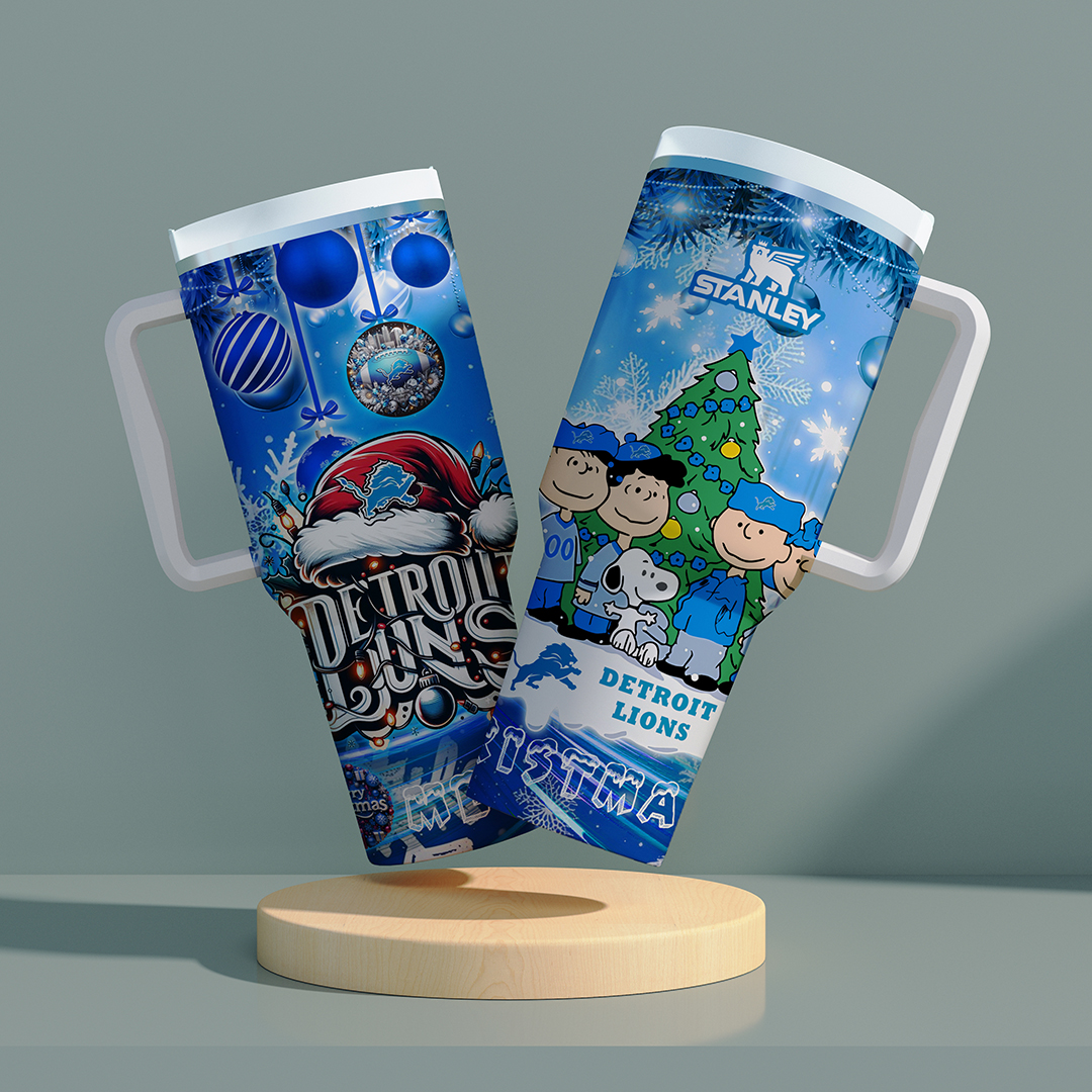 Detroit Lions x Snoopy Christmas Stanley Tumbler 2025 – Limited Holiday Edition 1 Detroit Lions x Snoopy Christmas Stanley Tumbler 2025 – Limited Holiday Edition