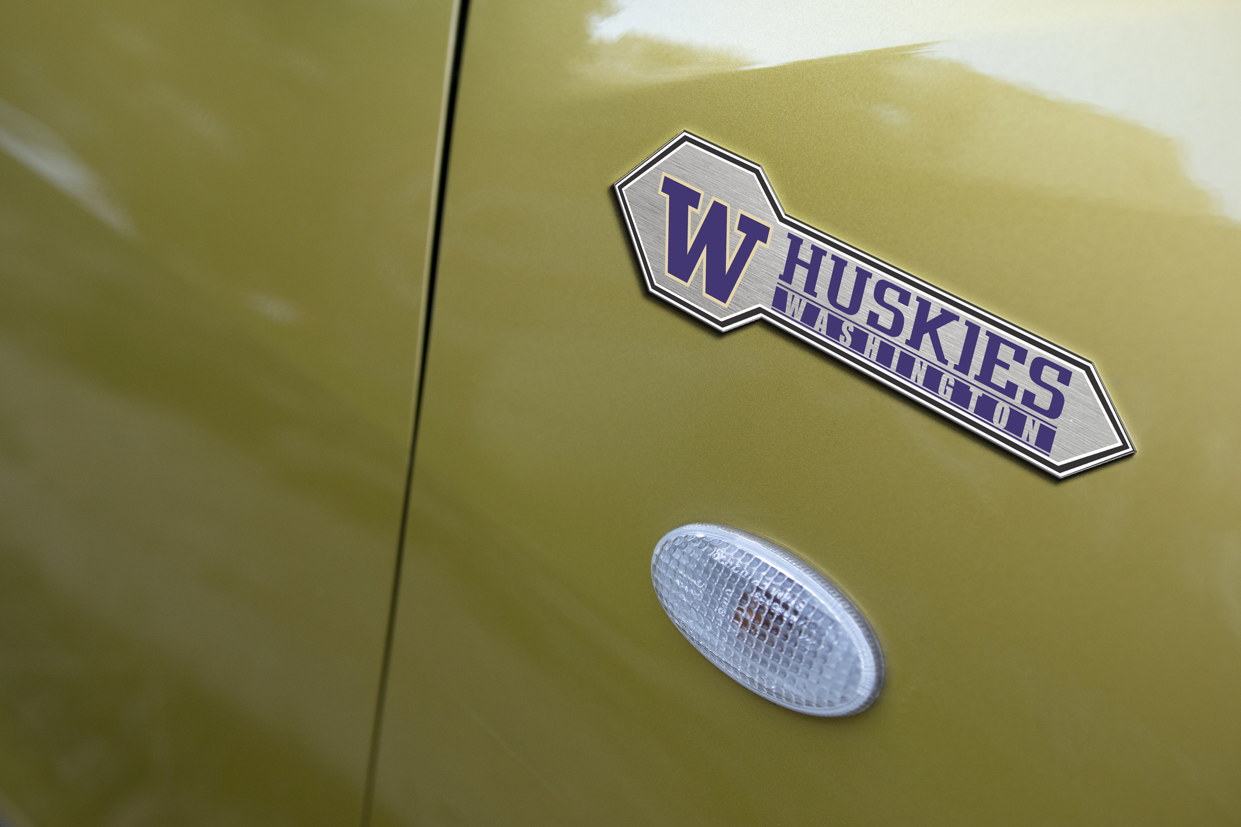 Washington Huskies Edition Acrylic Car Name Emblem 5 Washington Huskies Edition Acrylic Car Name Emblem - Image 5