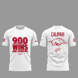 Arkansas Razorbacks Basketball Coach John Calipari 900 Wins and Counting T-Shirt